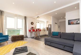 VIEUX SCHILIK / Parking / Tram / Parlement / Proche Strasbourg Centre allows 18 year olds to book a room