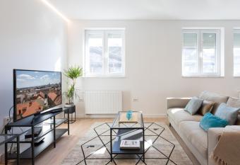 Design 2BDR Apartment near City Center allows 18 year olds to book a room