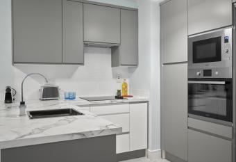 Luxury Apartment near O Connell Street has Balcony rooms