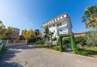 Hotel Heritage allows 18 year olds to book a room