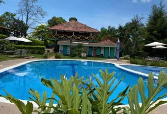 Finca Hotel Sol Y Luna allows 18 year olds to book a room