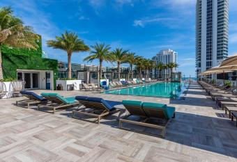 Amazing Apartments at H Beach House has Balcony rooms