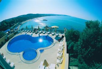 Kilyos Kale Hotel allows 18 year olds to book a room