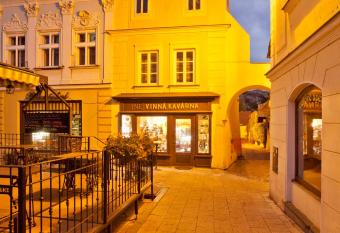 (Ne)vinn   kav  rna has Balcony rooms