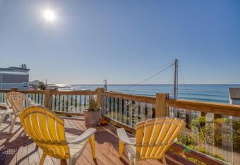 Cammanns Beach Retreat has Balcony rooms