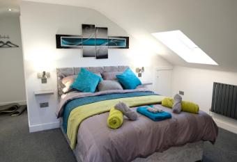 Rosemary House Accommodation - Chew Valley allows 18 year olds to book a room