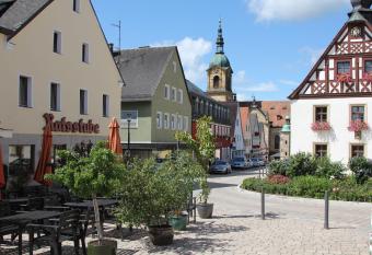 Ratsstube Pegnitz allows 18 year olds to book a room