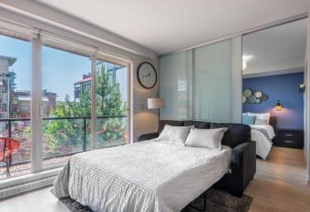 Clean 3rd Floor Executive 1 BR Apt in Old Town China Town has Balcony rooms