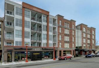 Clean 4th Floor 1 BR Apt in Old Town China Town has Balcony rooms