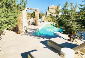 Milo Milo Suites has Balcony rooms