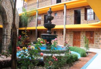 HOTEL BOUTIQUE JAYCO has Balcony rooms