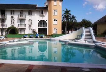 Beach Castle at Sandcastles allows 18 year olds to book a room