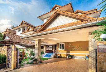 Phuket Pool Villa Sea view at town has rooms with a private hot tub