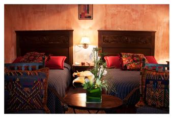 Meson de Maria has rooms with a private hot tub