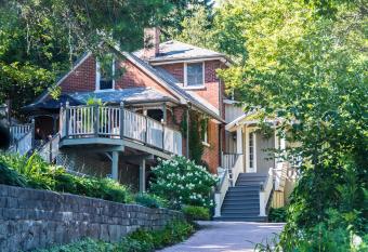 Plantation House Bed & Breakfast allows 18 year olds to book a room