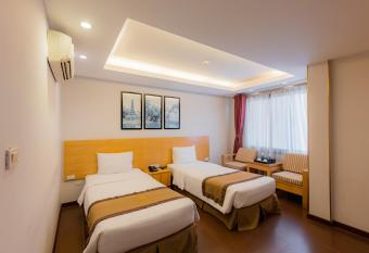 Riverside Hanoi Hotel has rooms with a private hot tub