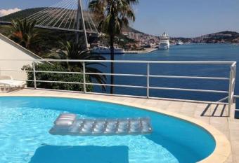 Apartments Lozica has Balcony rooms