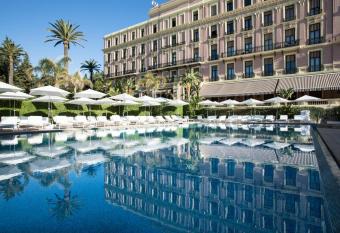 Hotel Royal-Riviera has Balcony rooms