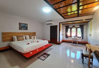 Mookboonchu Guesthouse ,Kohmook Trang has Balcony rooms