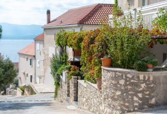 Apartments Mate has Balcony rooms