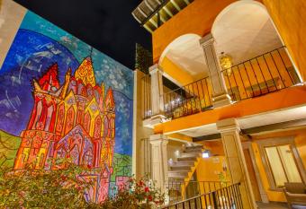 El Secreto has Balcony rooms