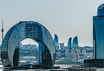 Baku Sea View 3 bedroom has rooms with a private hot tub