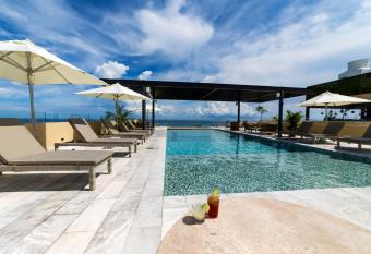 Singular Joy Vacation Rentals has Balcony rooms