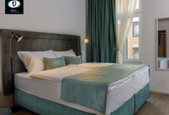 O..C.. Lux Apartments allows 18 year olds to book a room