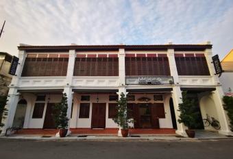 Mclane Boutique Hotel allows 18 year olds to book a room