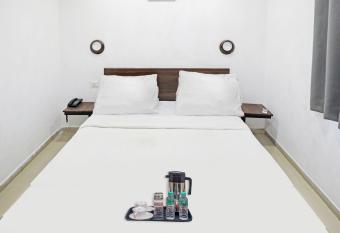 OYO Townhouse 427 Gokul Solitaire Vip Rd allows 18 year olds to book a room