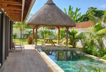 3 bedrooms villa with private pool enclosed garden and wifi at Pereybere Grand Baie has Balcony rooms