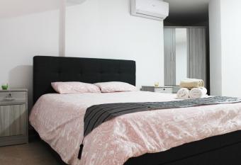 Duplex Comfort Apartments allows 18 year olds to book a room