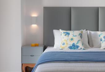 MAR n MAR CROWN HOTEL-SUITES has Balcony rooms