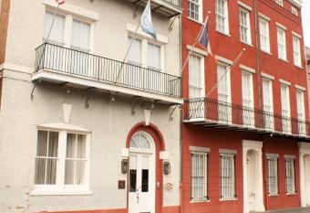 Grenoble House has Balcony rooms