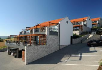 P  lavsk   Apartm  ny has Balcony rooms