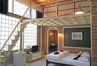 Baan Karm poo Uthaithani allows 18 year olds to book a room