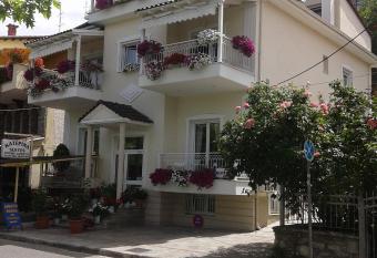 Katerina studios rooms-Biker friendly hotel has Balcony rooms