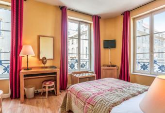 H  tel Du Th    tre Centre Historique Parking Gratuit allows 18 year olds to book a room