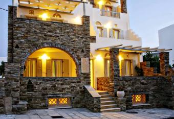 Tiniotissa Studios has Balcony rooms