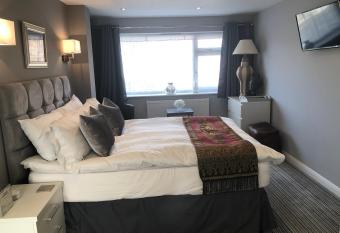 Jonan House allows 18 year olds to book a room