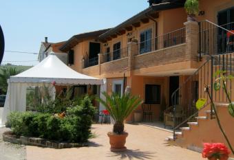 Agriturismo Le Vigne has Balcony rooms