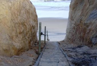 Casa na Praia Confort  vel allows 18 year olds to book a room