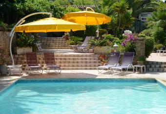 L  Escapade H  tel & Restaurant has Balcony rooms