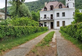 Vila Micul Castel allows 18 year olds to book a room