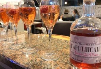 Le pass plat allows 18 year olds to book a room