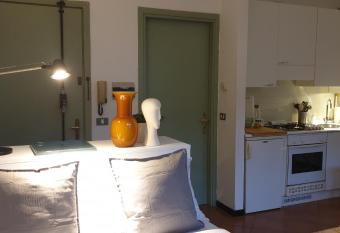 Monolocale Dalmazia allows 18 year olds to book a room