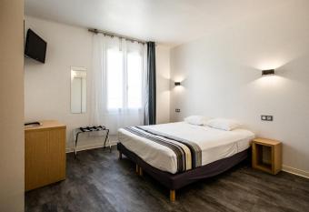 H  tel PB - Paris-Barcelone allows 18 year olds to book a room