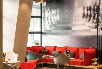 Hotel ibis Rennes Centre Gare Sud allows 18 year olds to book a room