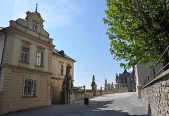 Vila U Varhan    e allows 18 year olds to book a room