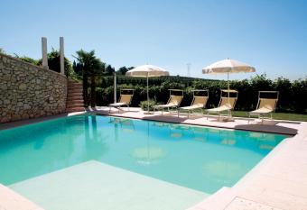 B&B Al Cristo has Balcony rooms